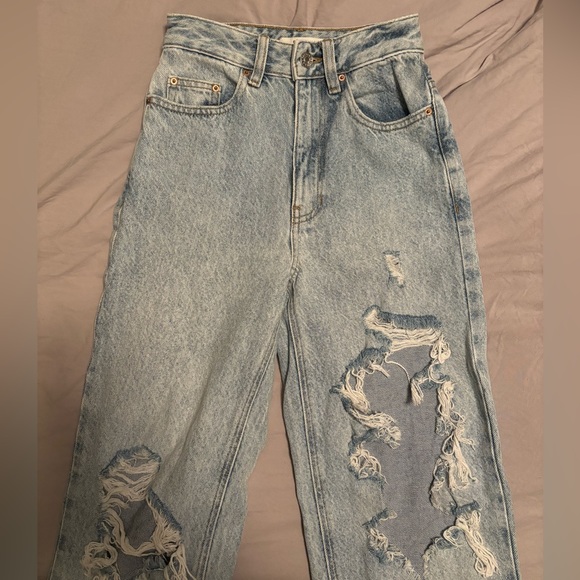 Pacsun 90’s boyfriend jeans - distressed, high waisted, light wash - Picture 4 of 5